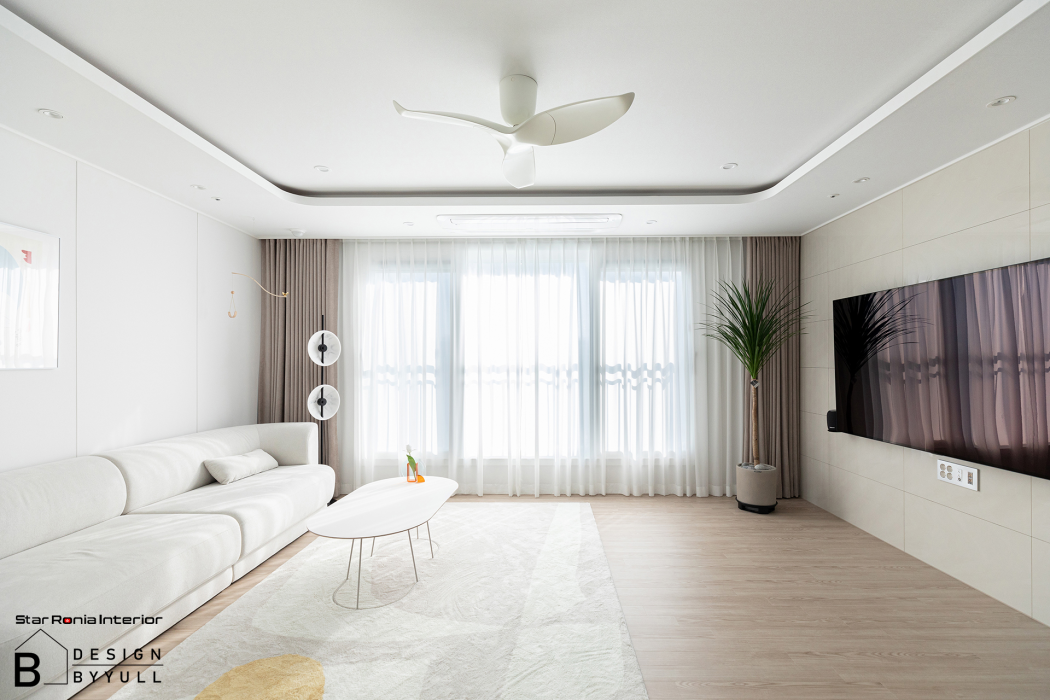 컬러포인트가 산뜻,따뜻한 33평형 새아파트 인테리어+홈스타일링 이미지 1