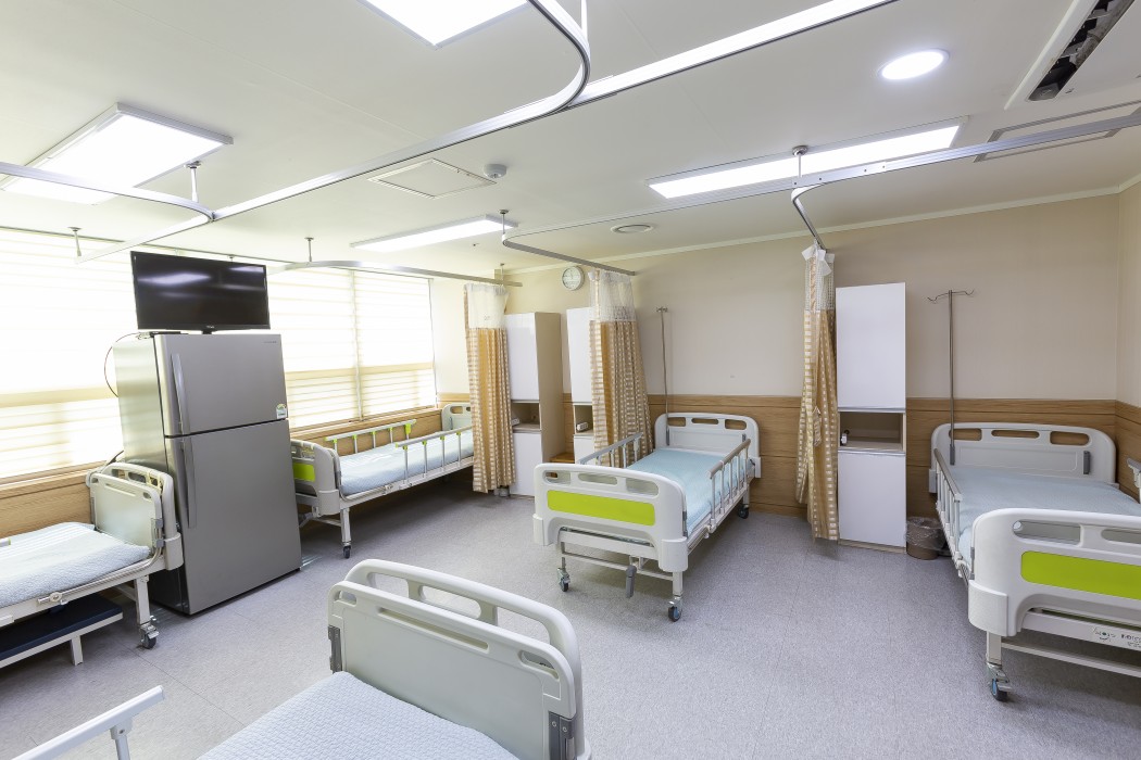 준종합병원 (베드 250개) 은은한 주황색 빛으로 고급스러운 이미지 연출 이미지 6